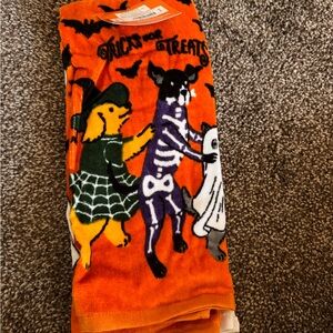 *NEW* Oeko-Tex set of 2 kitchen towels, Halloween themed with dogs